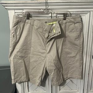 Stylus khaki, Bermuda boyfriend shorts